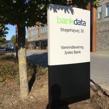 pylon til facaden til virksomheden bankdata