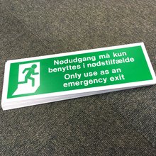 nødudgang skilt emergency exit sign