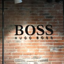 udfræset udfræste bogstaver logo hugo boss